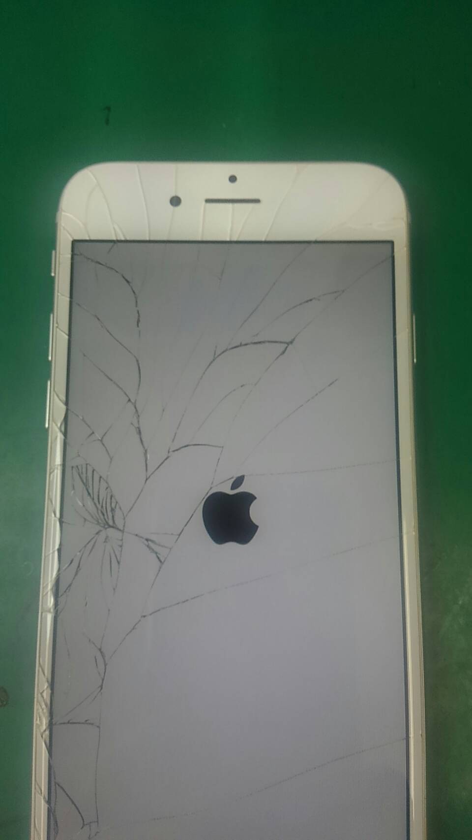 6 画面割れでご来店