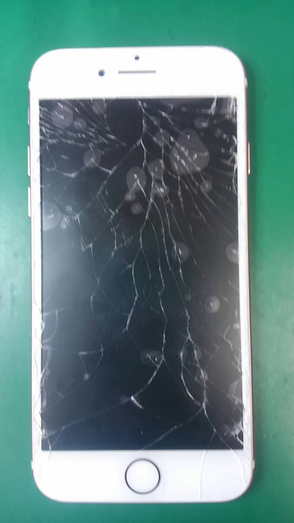 7  画面割れ修理でご来店