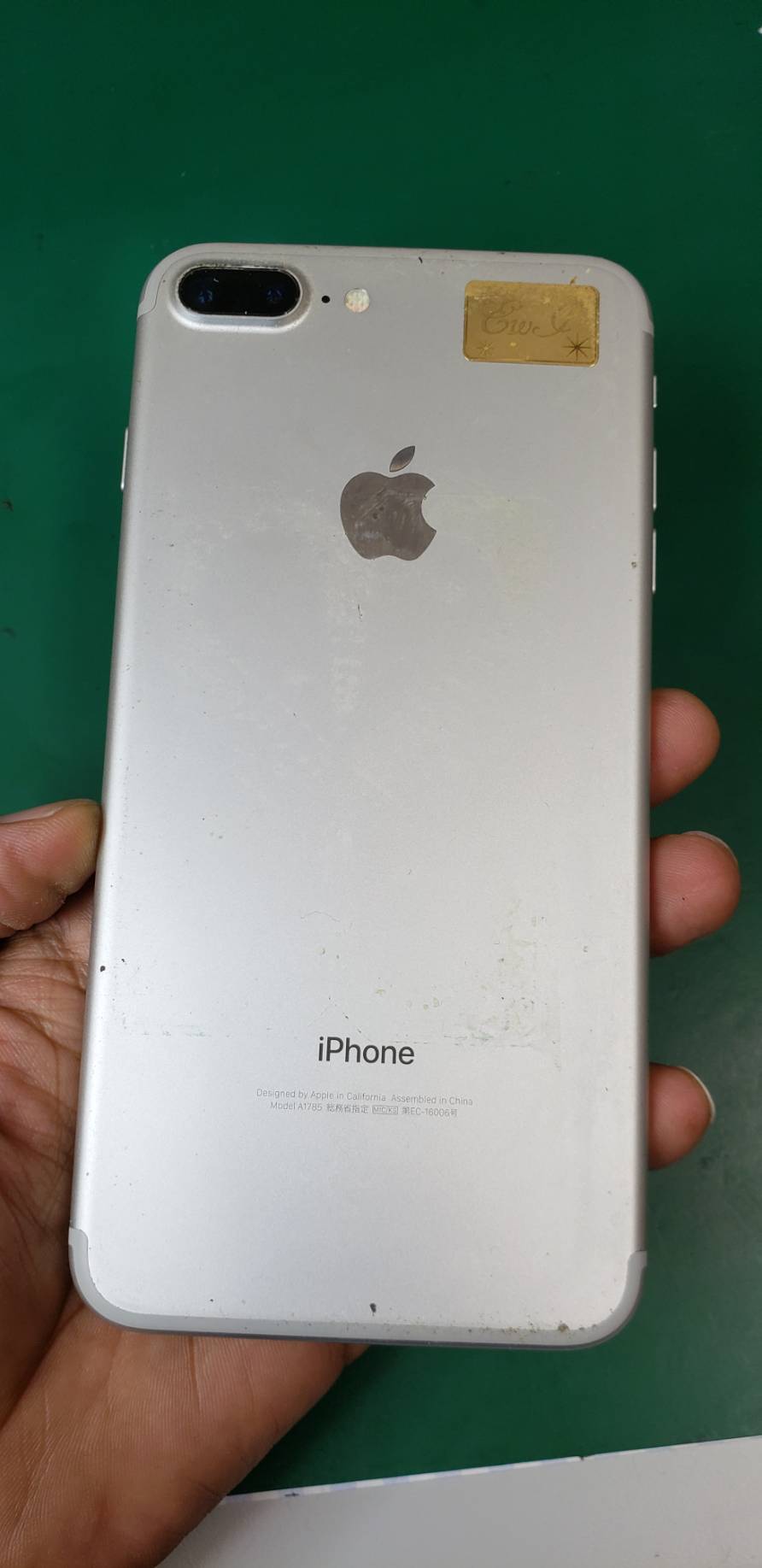 7plus画面がひび割れ修理でご来店