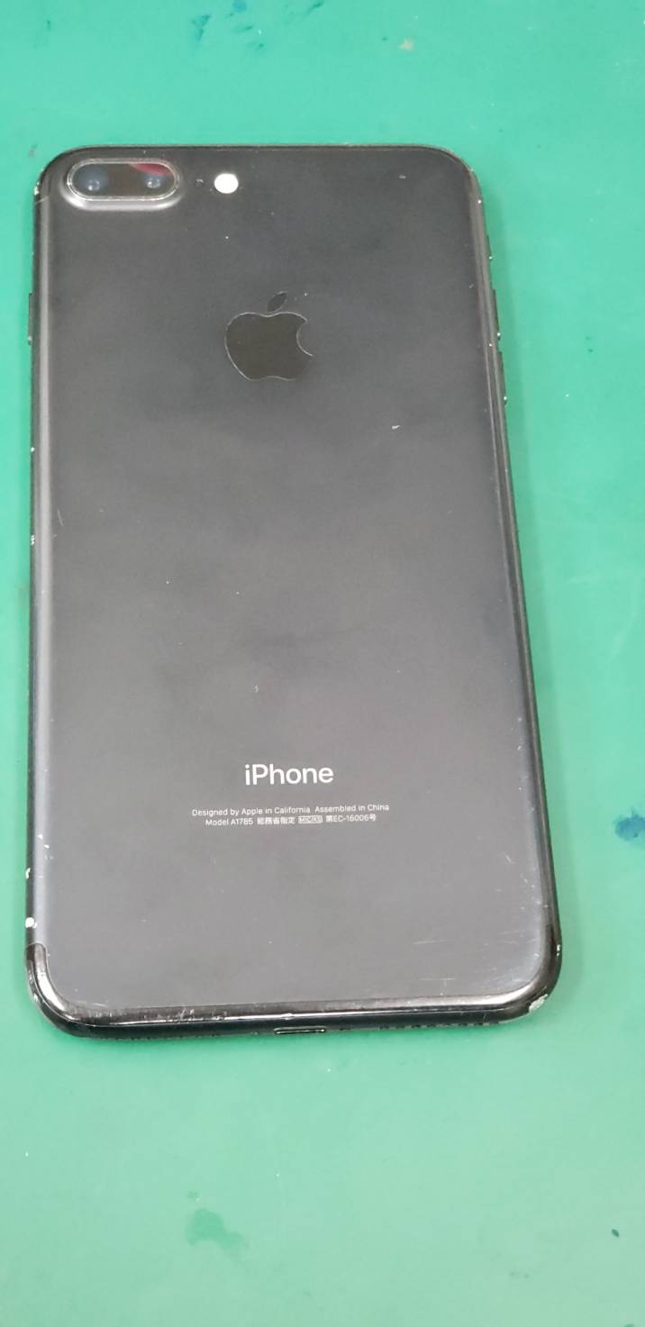 7 Plus のガラスひび割れ修理でご来店