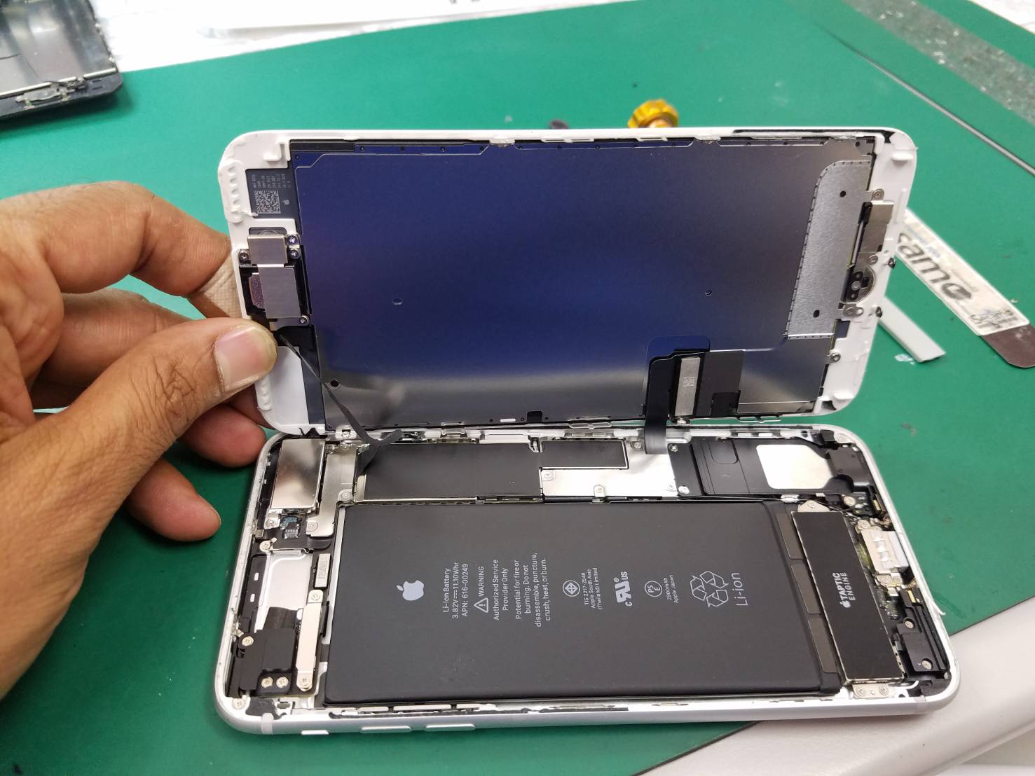 7Plus 画面がひび割れ修理でご来店