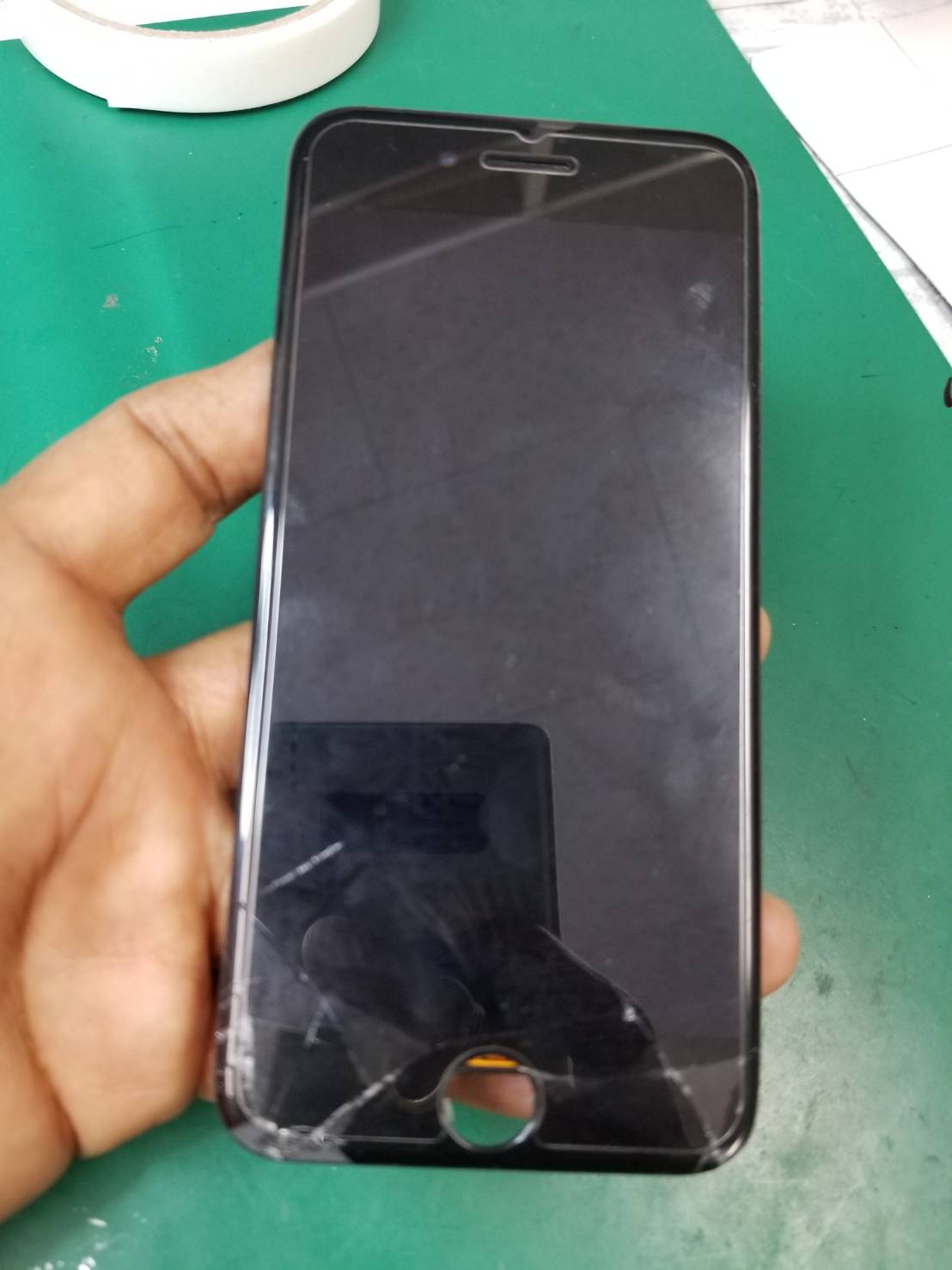 画面割れと共にタッチが効かない状態の修理でご来店