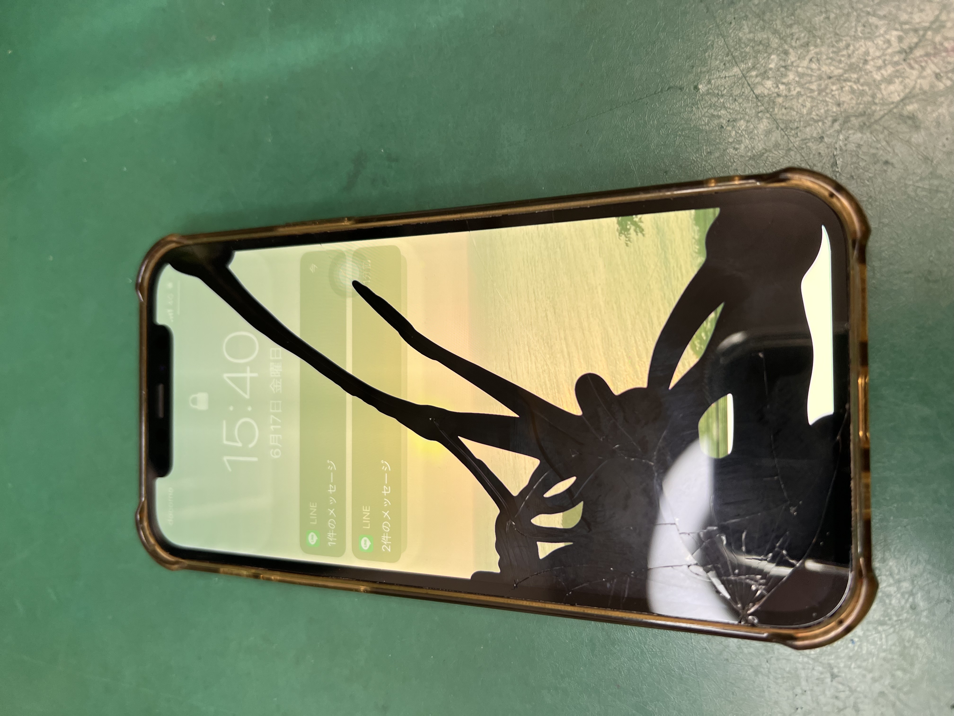 12の液晶修理でご来店