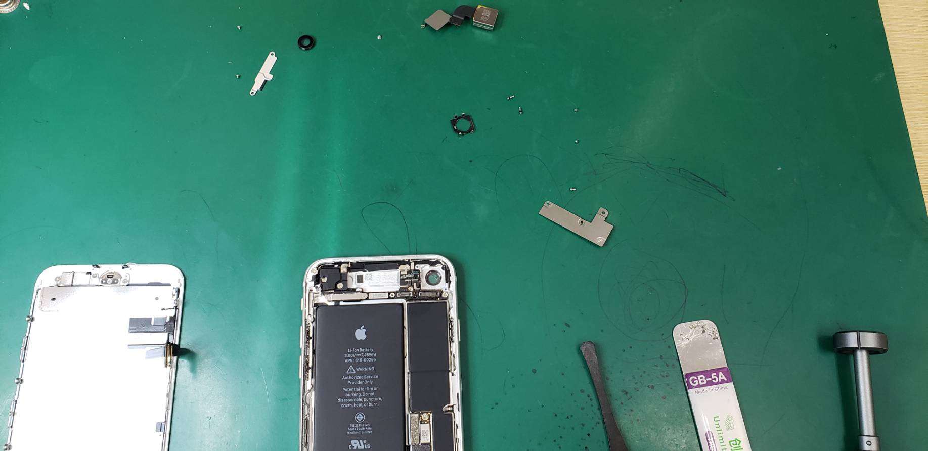 修理前のiPhone７のカメラ