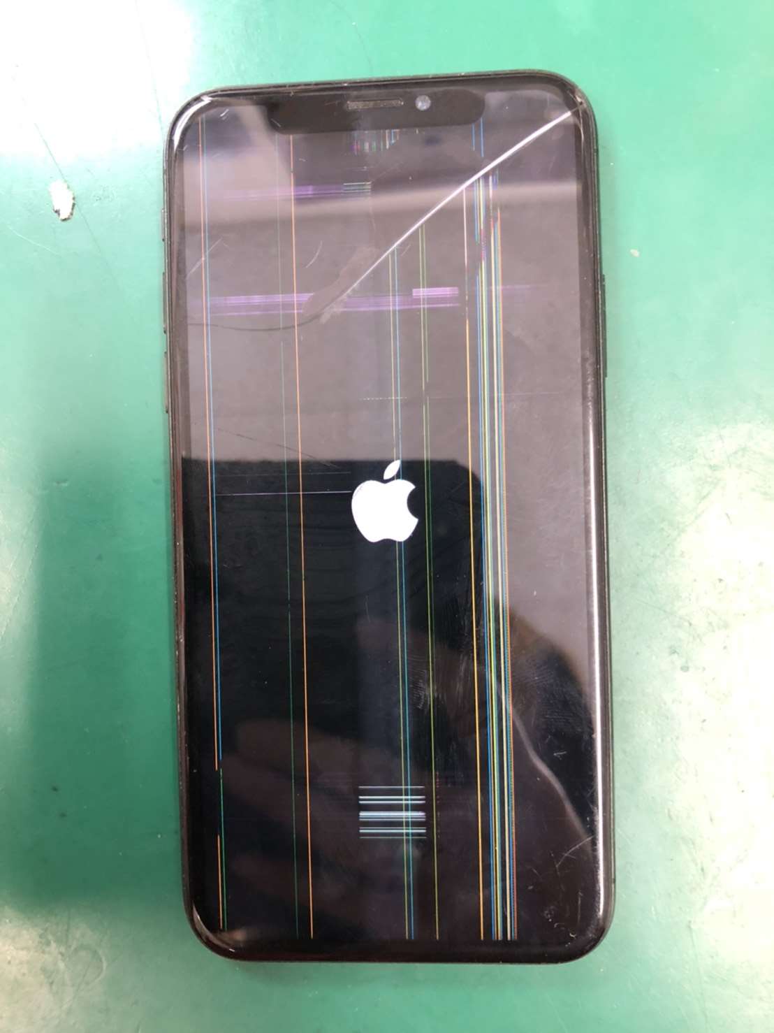 11の液晶が割れ修理でご来店