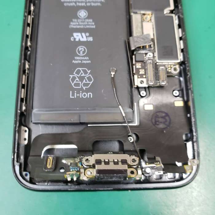 ドックコネクターの修理でご来店