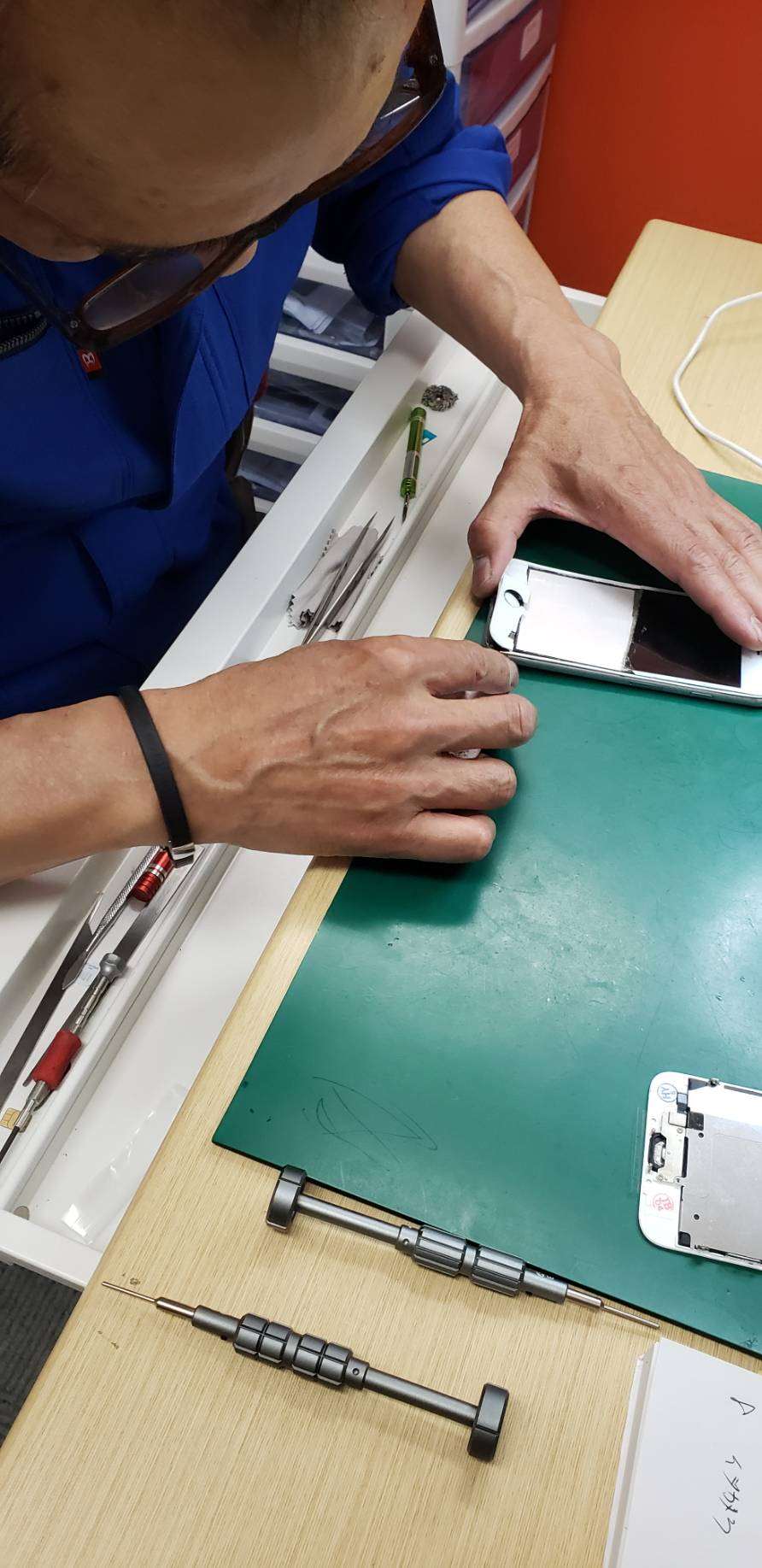 ６sの画面ひび割れ修理でご来店