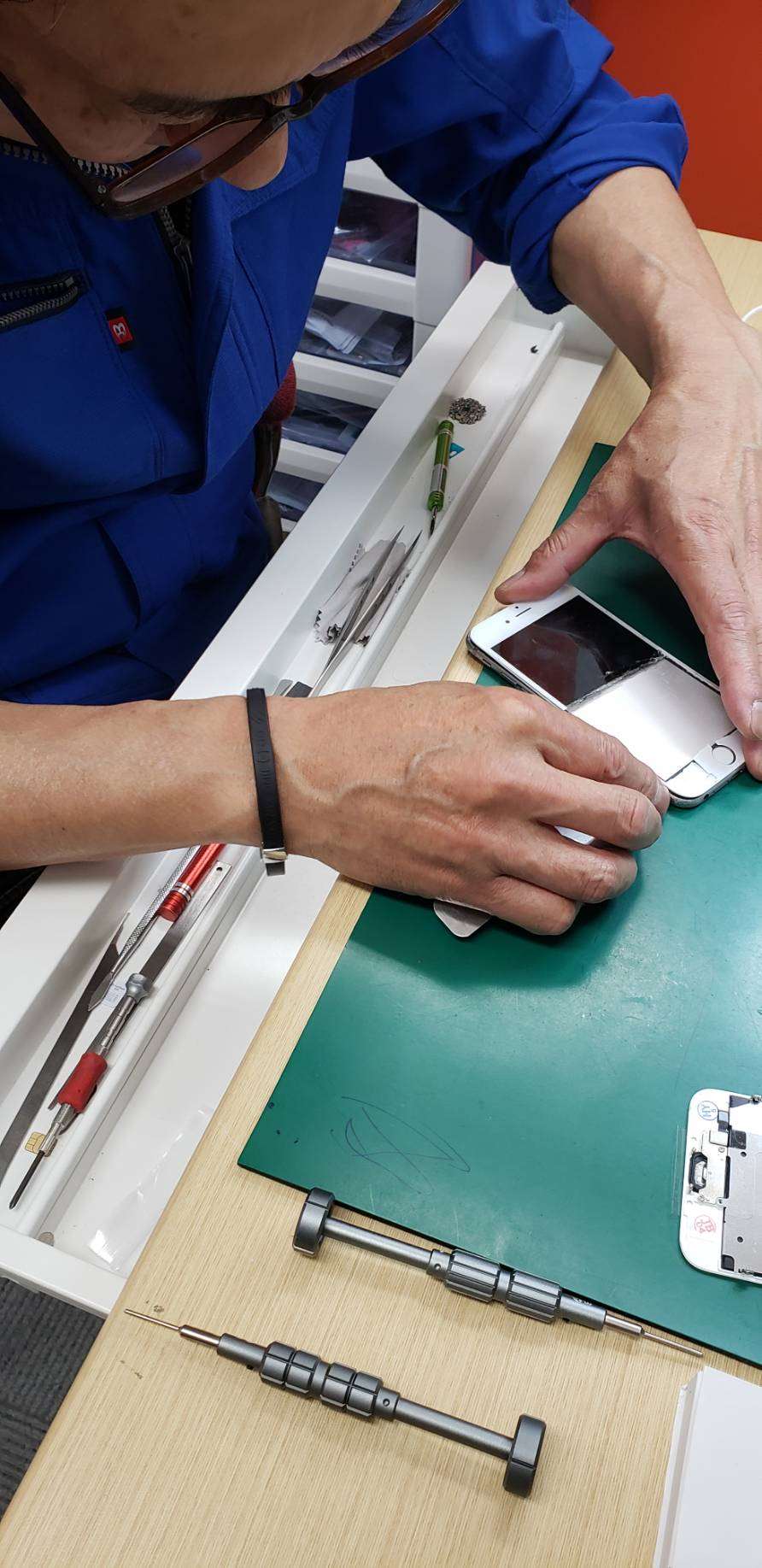 ６sの画面ひび割れ修理でご来店