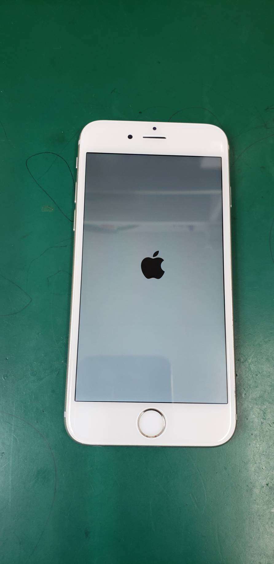 ６sの画面ひび割れ修理でご来店