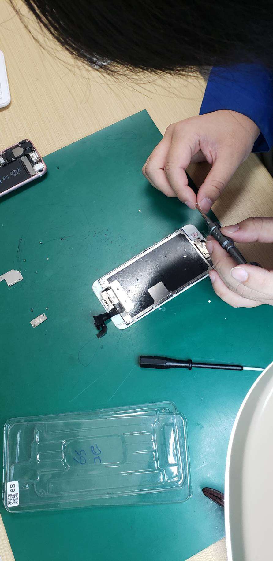 ６sの画面割れ修理でご来店