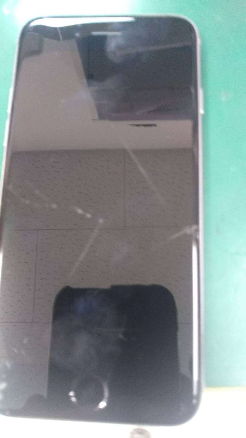 6s 画面割れ修理でご来店