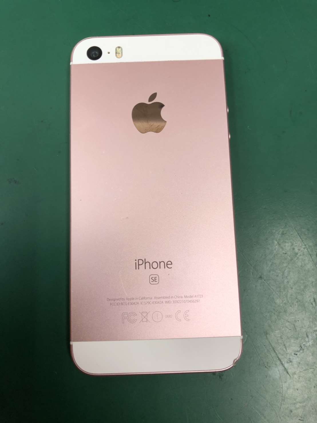 SE 画面割れ修理でご来店