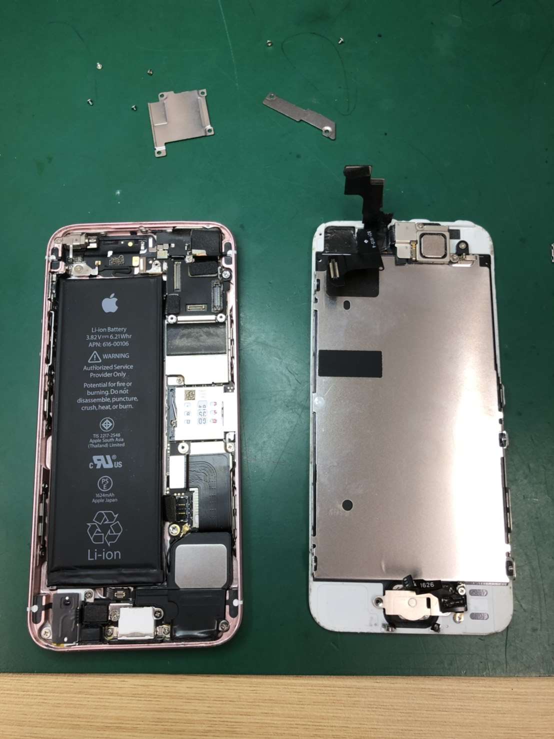 SE 画面割れ修理でご来店