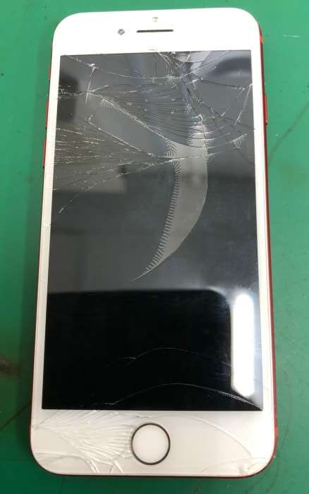 ７の画面割れと誤作動の修理でご来店