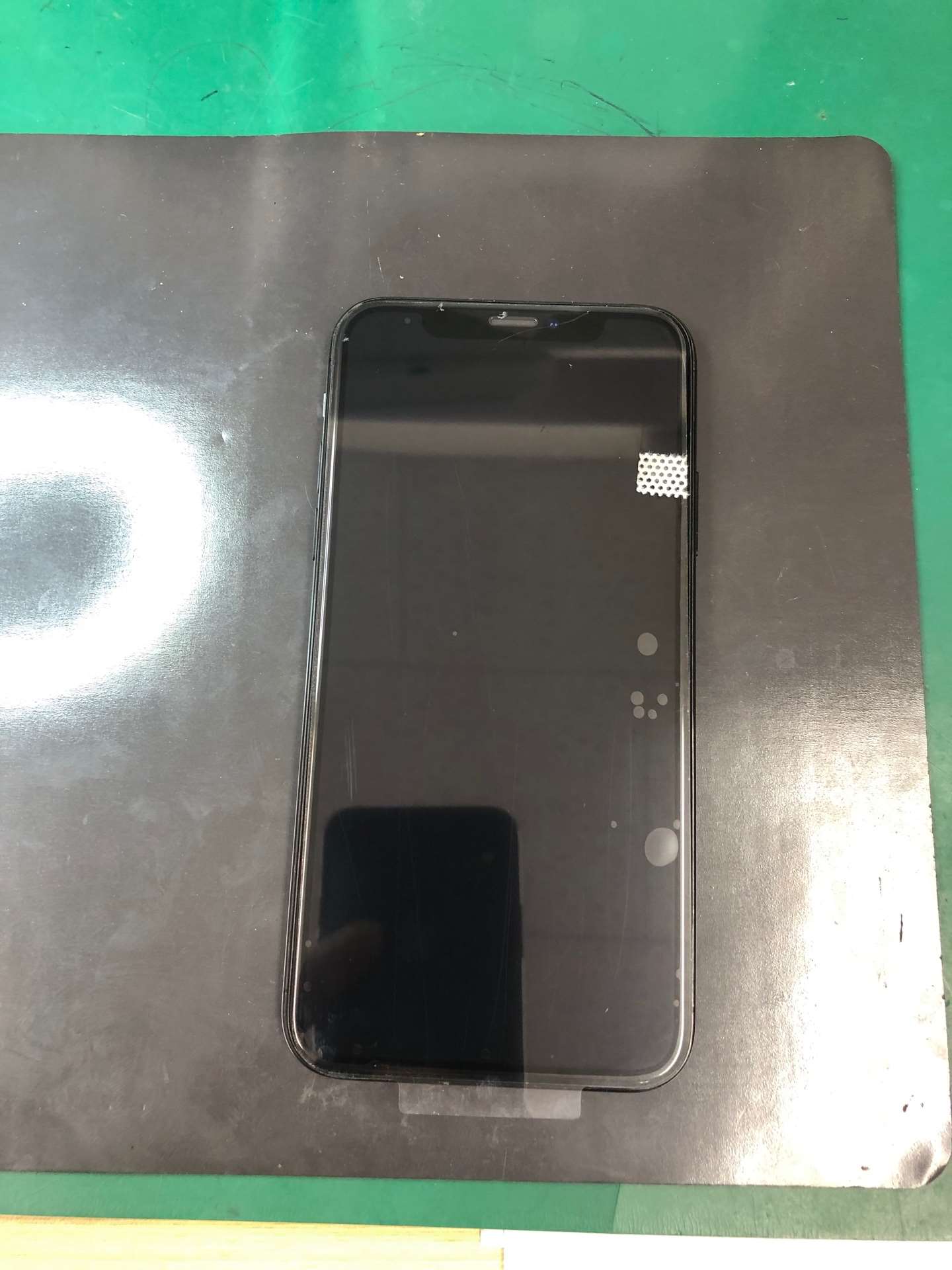 iPhone X 画面ひび割れ修理でご来店