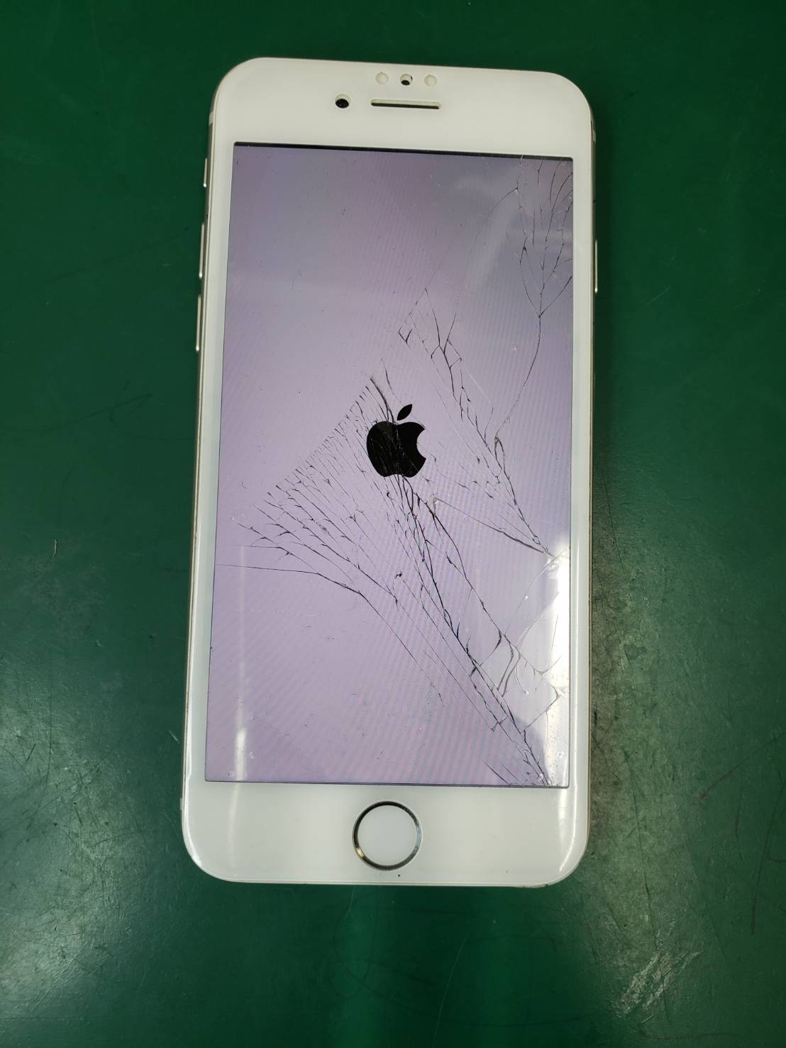 画面割れ修理でご来店