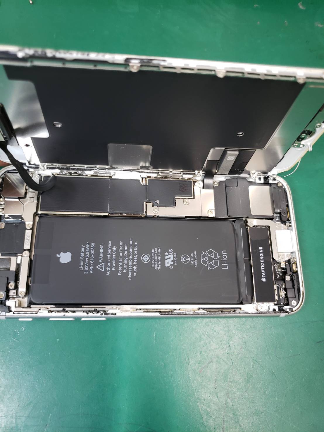  8の画面割れ修理でご来店