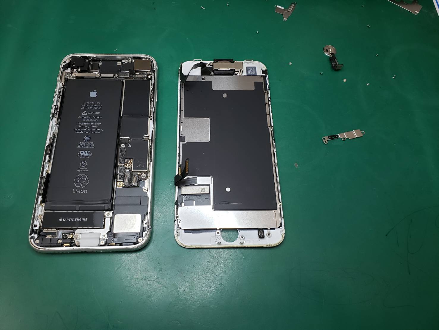  8の画面割れ修理でご来店