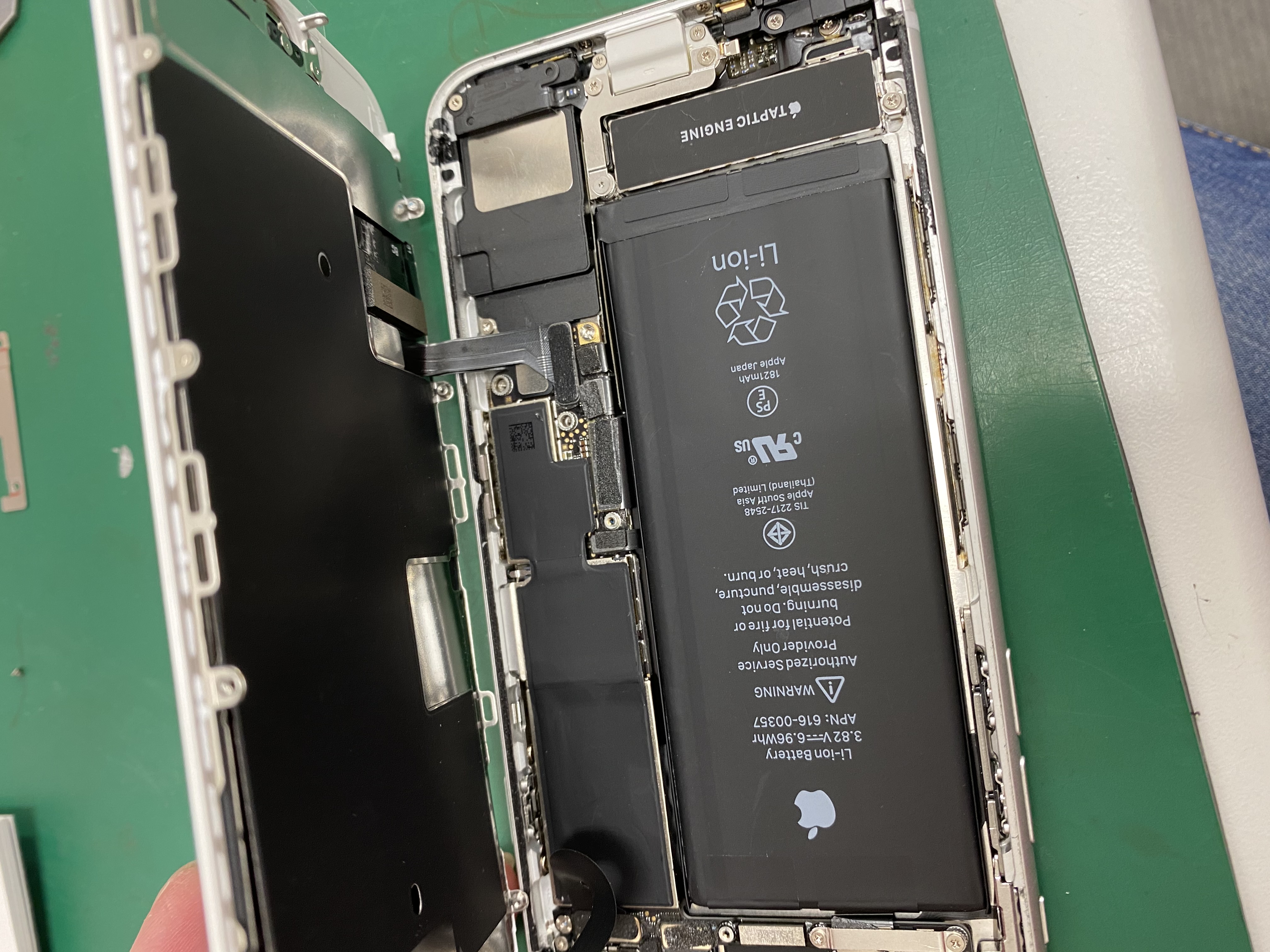 8 画面割れ修理でご来店