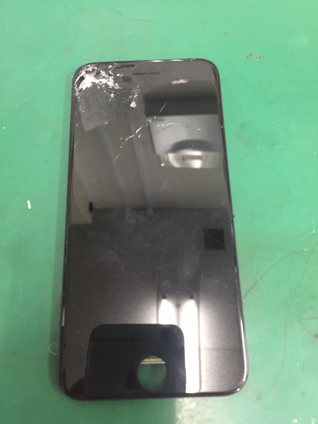 8 画面割れ修理でご来店