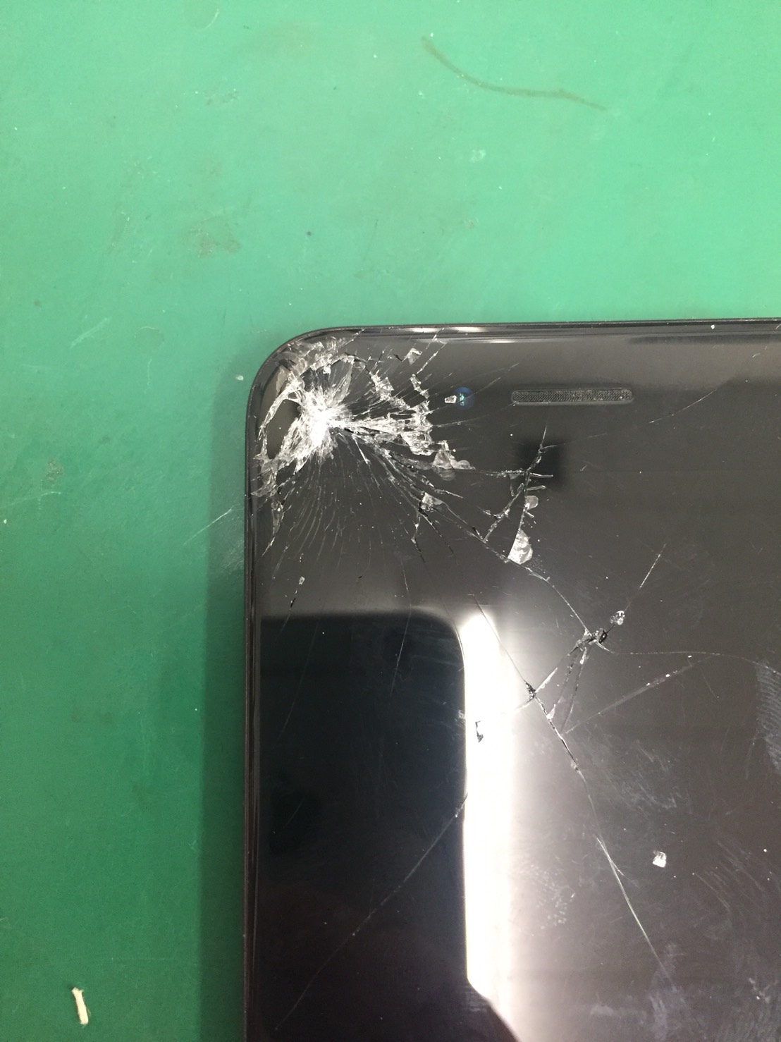 8 画面割れ修理でご来店