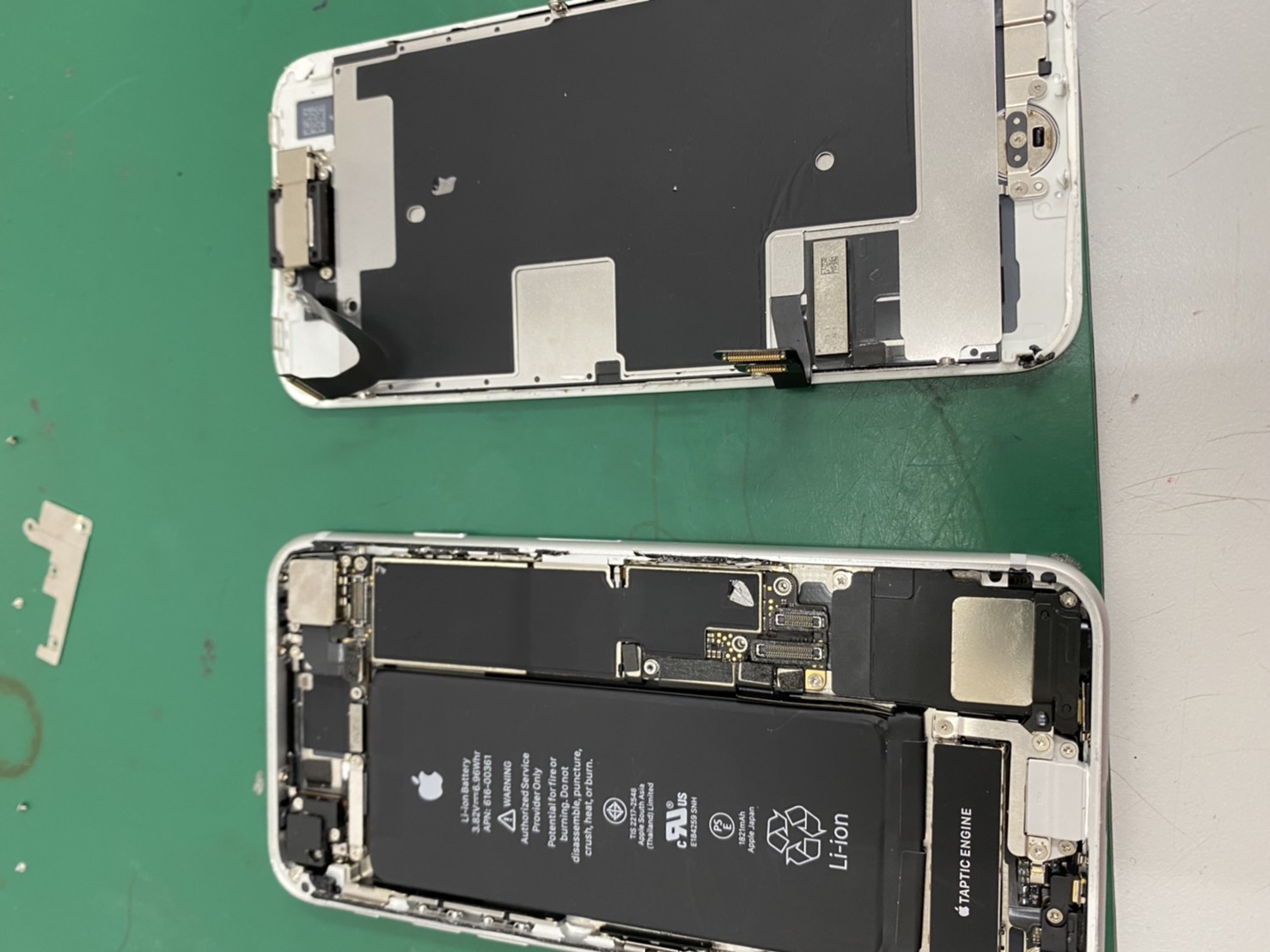 8 の画面割れ修理でご来店