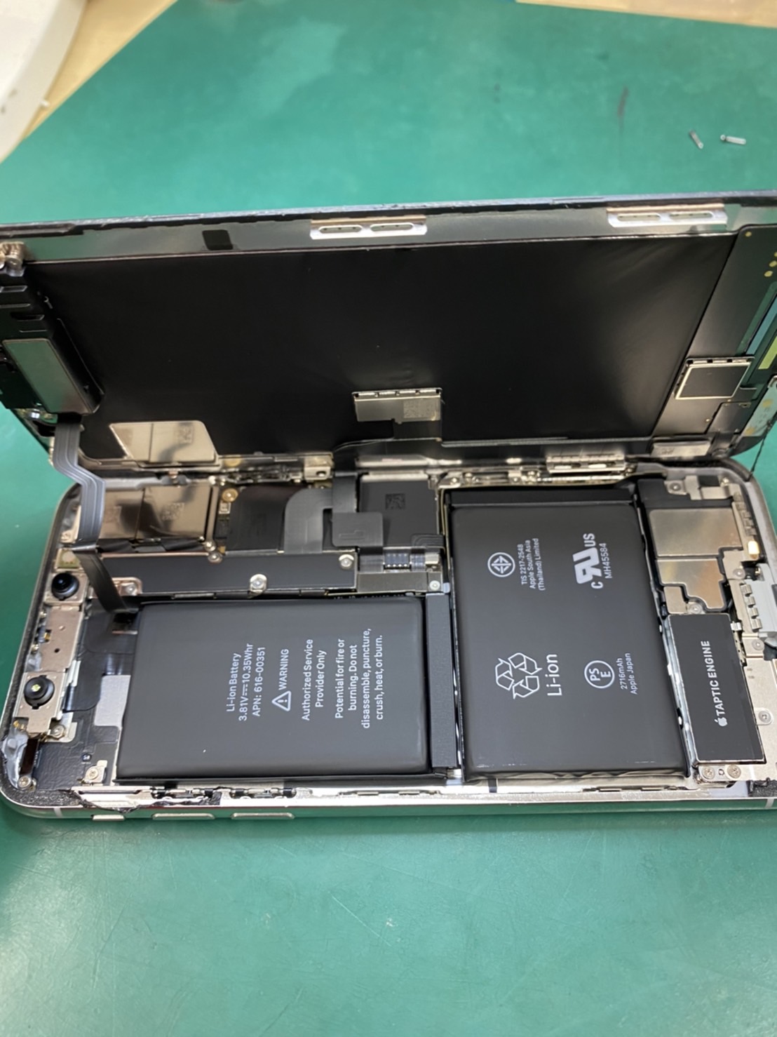 XS 画面割れ修理でご来店