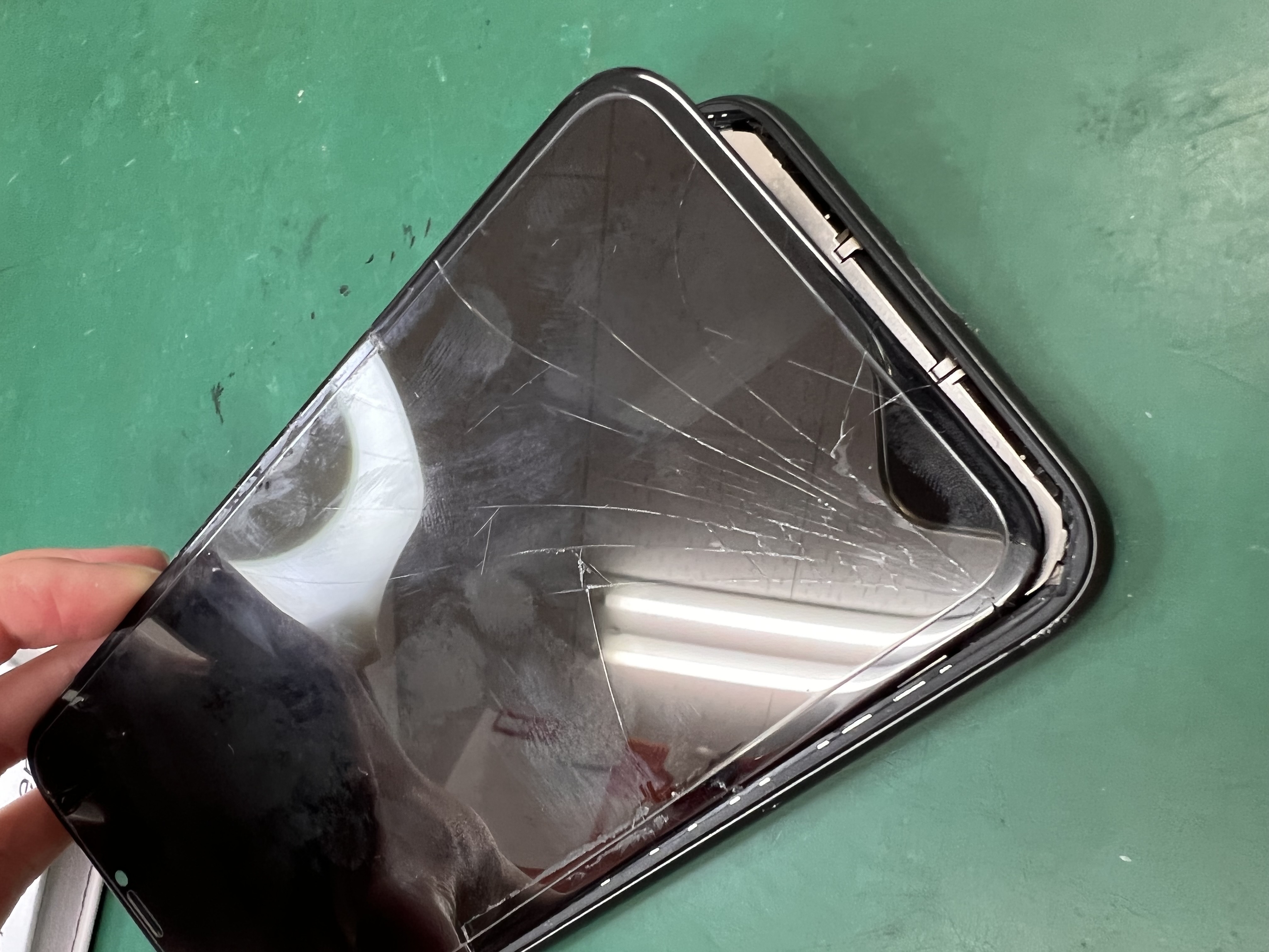  iPhone13画面割れ修理でご来店