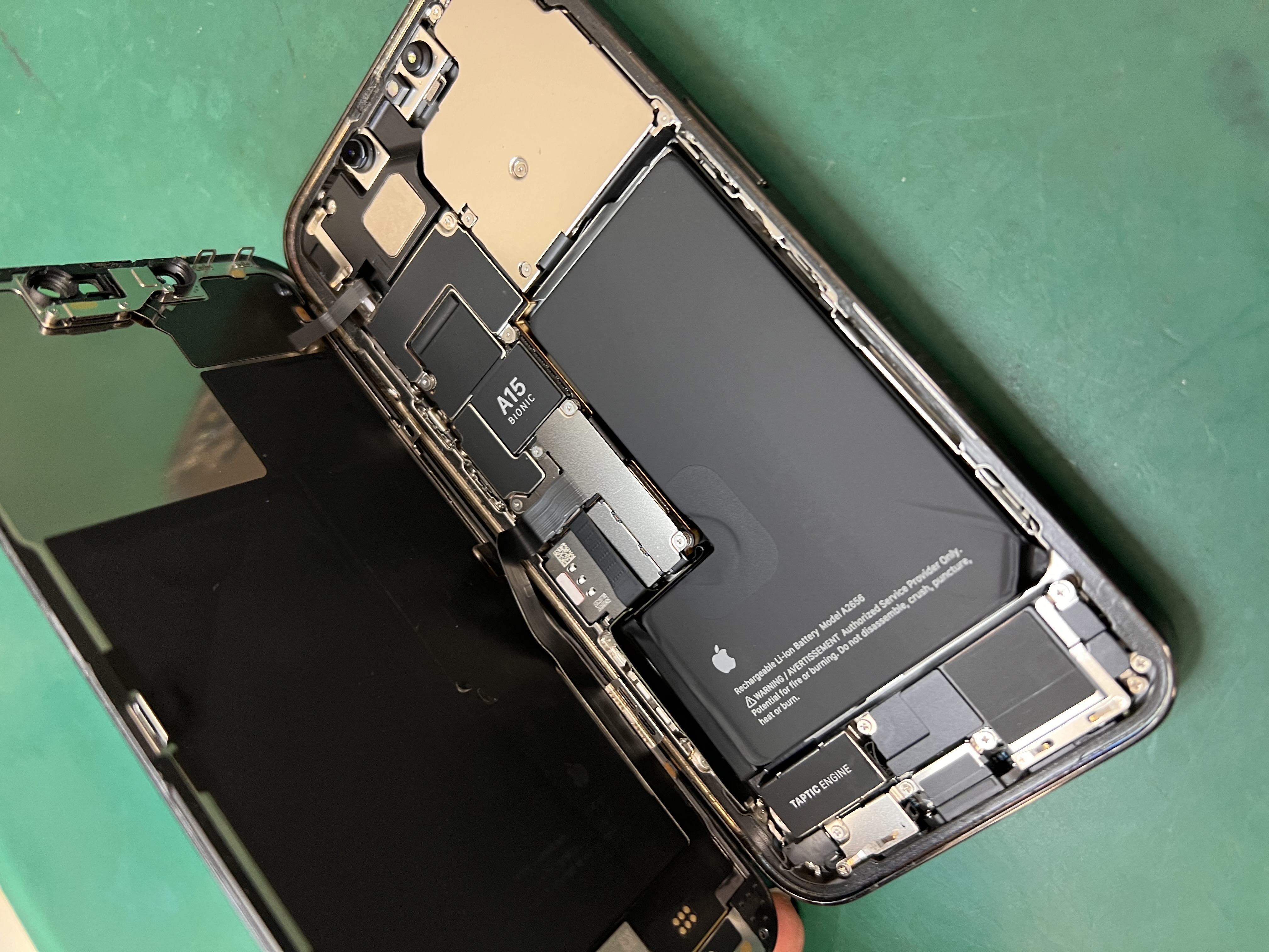 iPhone13画面割れ修理でご来店