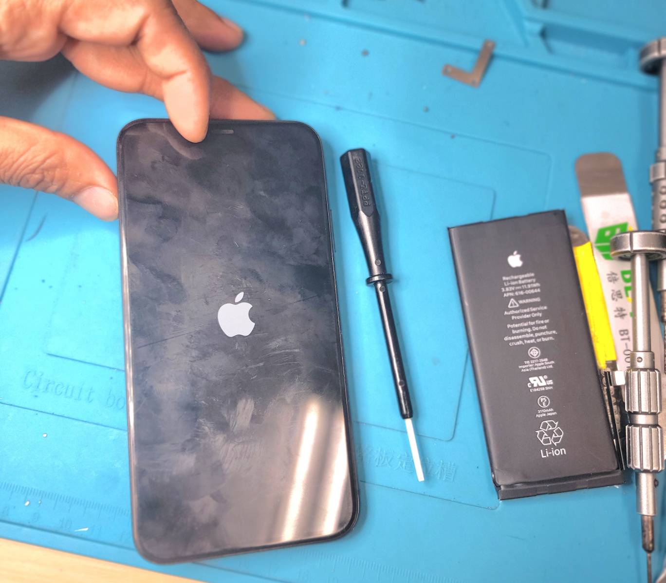 バッテリー交換の様子