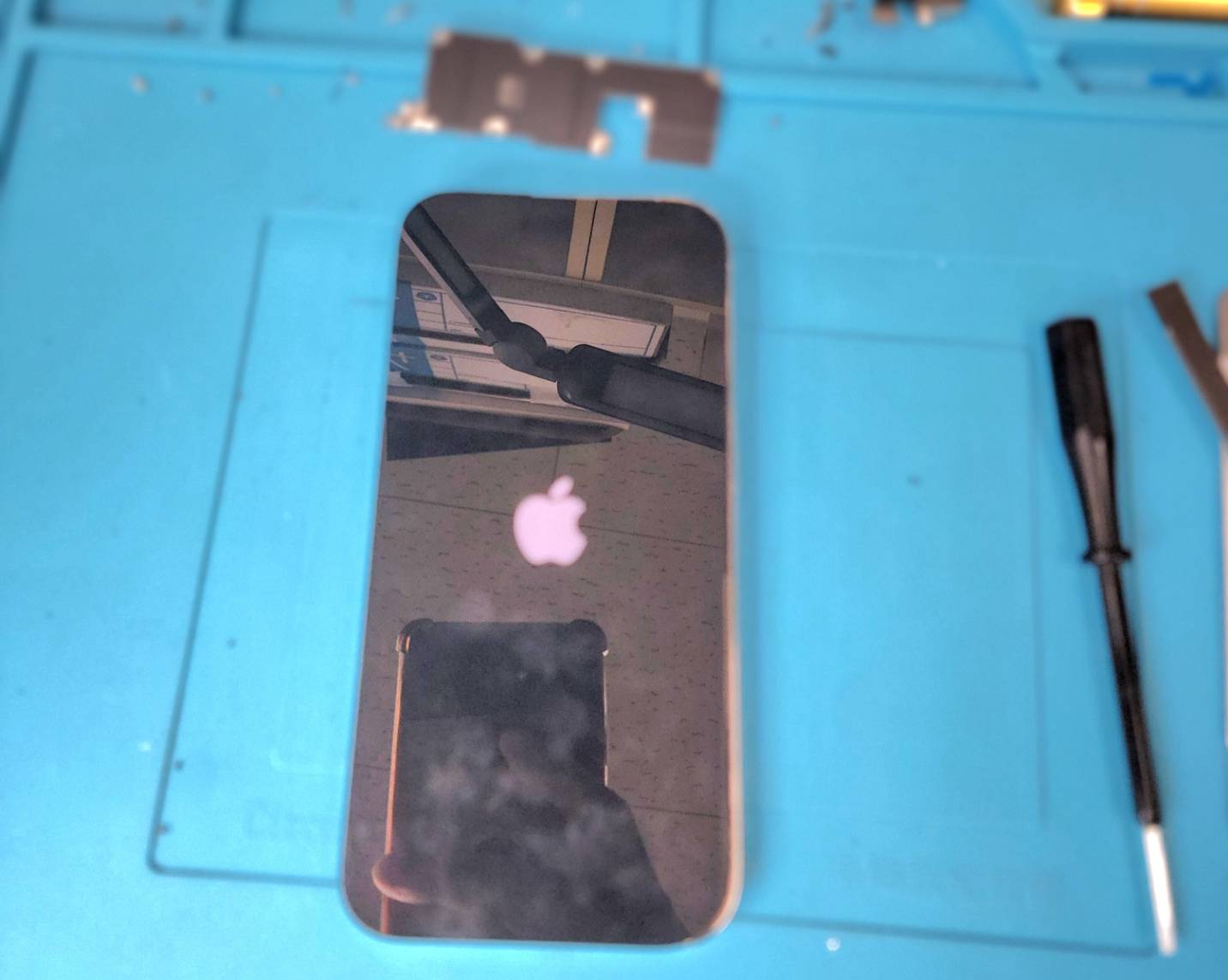 iPhone修理の様子