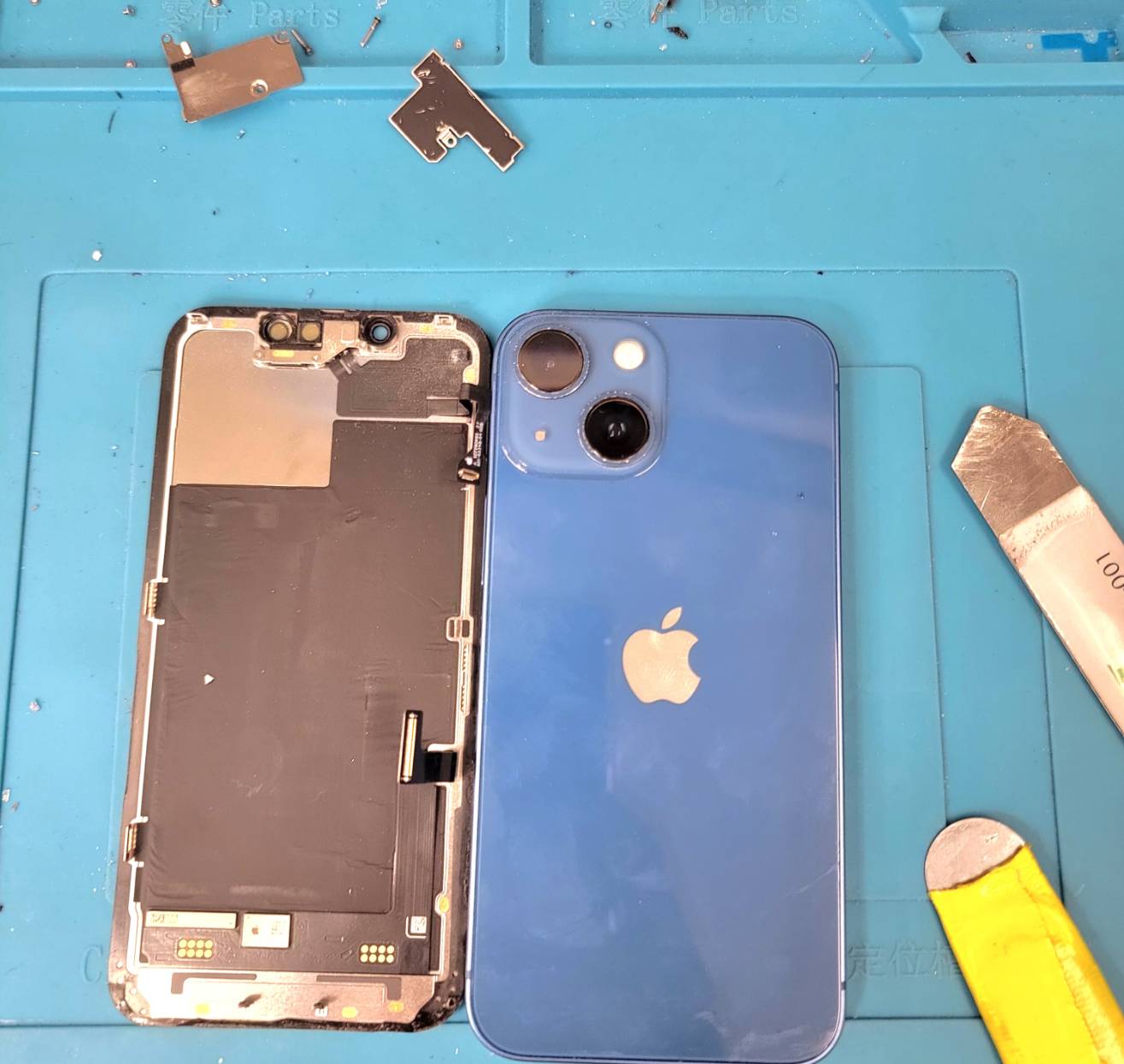 IPhone画面修理様子